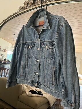 Levi's Women's Medium Blue Denim Trucker Jacket